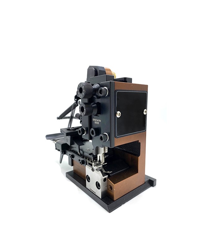 Mechanischer Miniapplikator mit seitlichem Eingang für isolierte und vorisolierte Klemmen