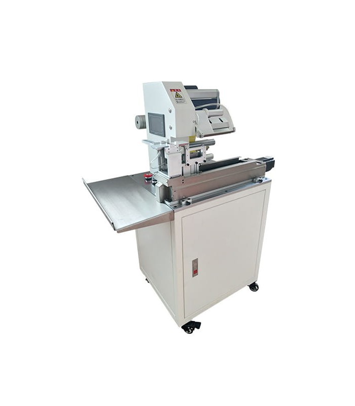 Macchina automatica per piegatura ed etichettatura