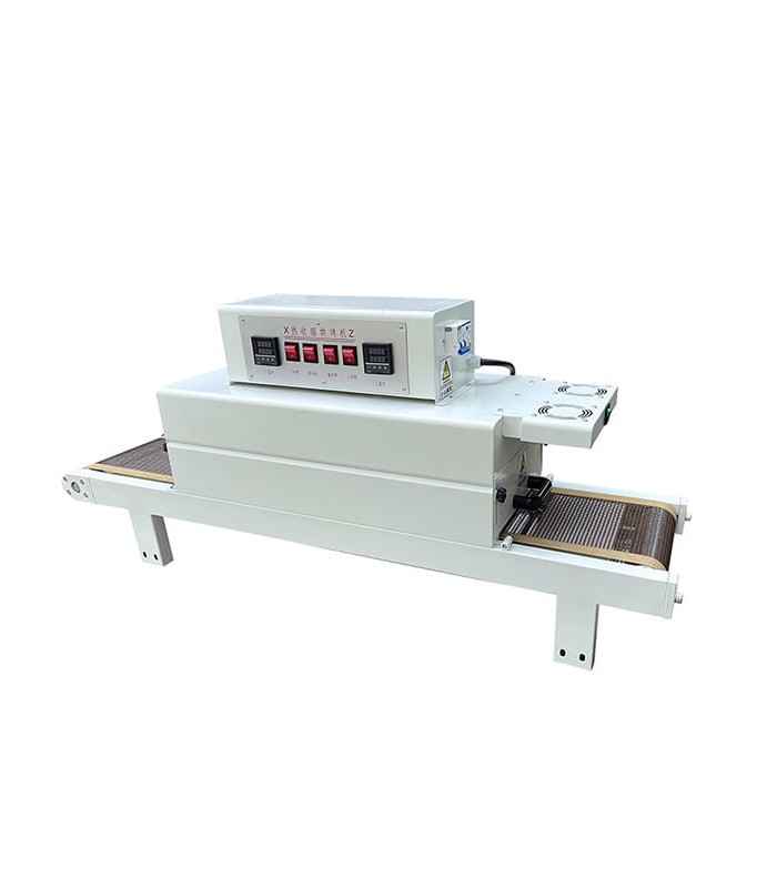 Heat shrinking machine with continuous heated tunnel on table